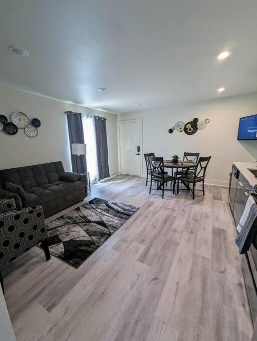 Apartment Near Deep Ellum Далас Екстериор снимка